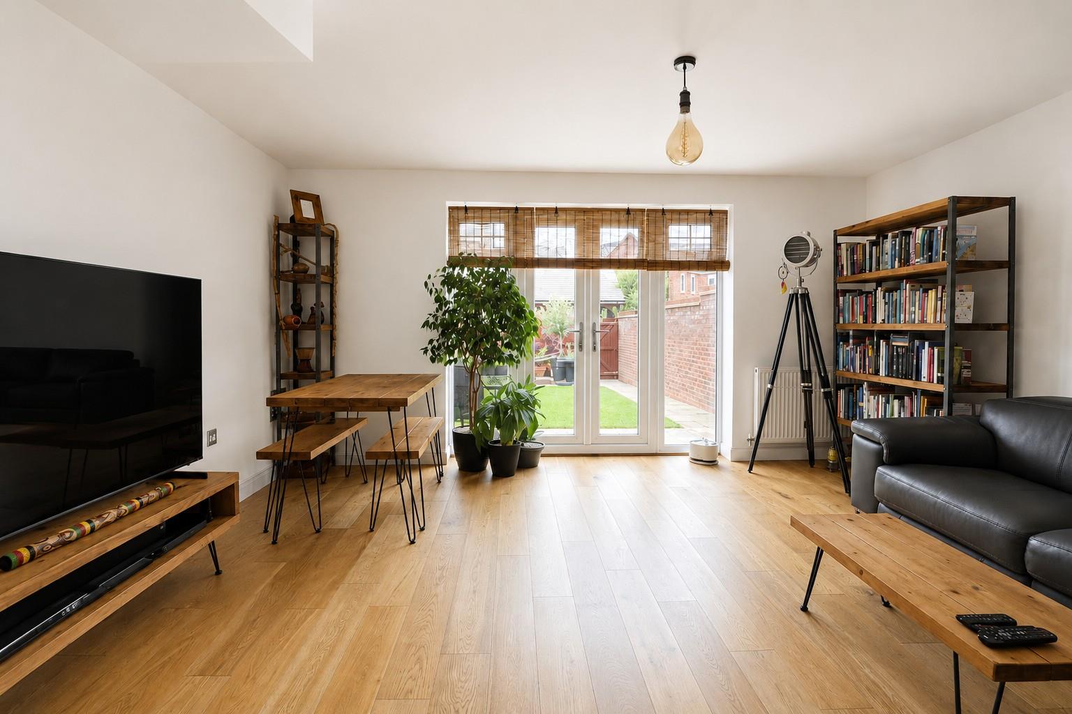 3 bed property in King Alfred Way, Bedford